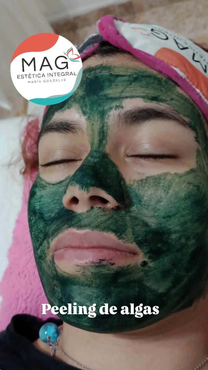 Fototerapia LED de rostro completo en consultorio estético